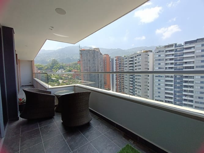 Apartamento de 2 alcobas en venta en Loma Del Esmeraldal, Envigado, 192 m² · foto 2 de 22