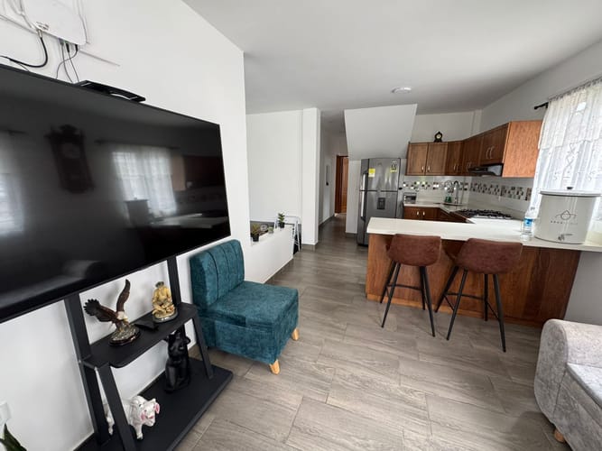 Apartamento de 2 alcobas en venta en El Carmen De Viboral, El Carmen de Viboral, 70 m² · foto 2 de 9