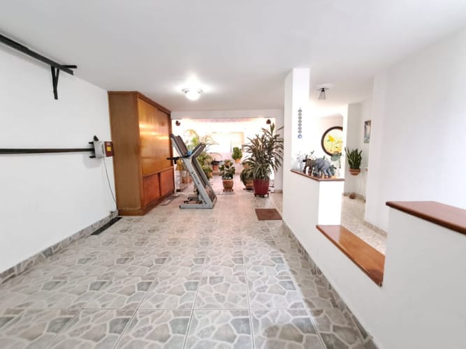 Casa de 5 alcobas en venta en La Castellana, Medellín · foto 2 de 24