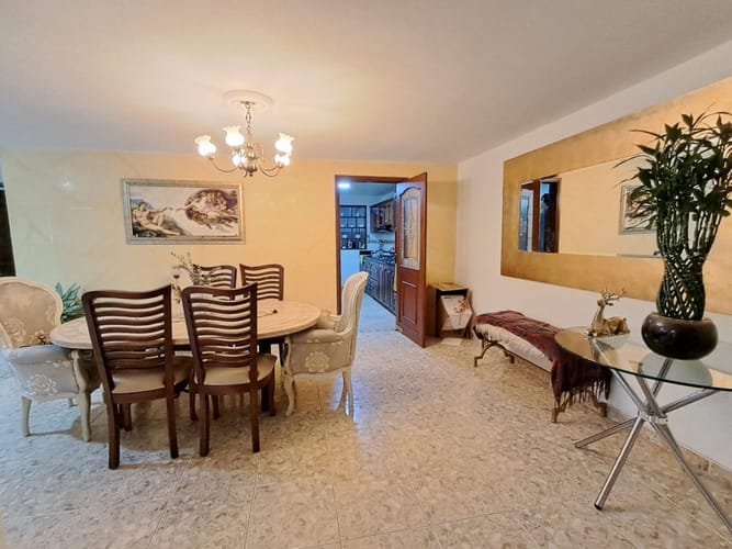 Casa de 5 alcobas en venta en La Castellana, Medellín · foto 8 de 24