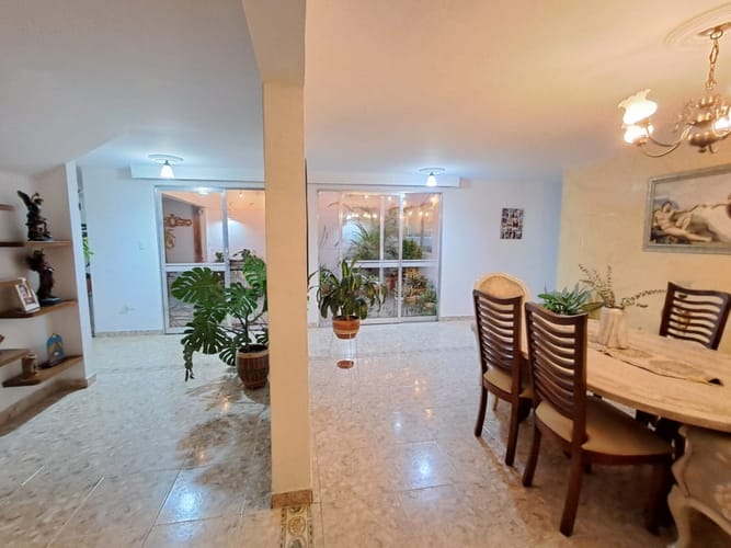Casa de 5 alcobas en venta en La Castellana, Medellín · foto 11 de 24