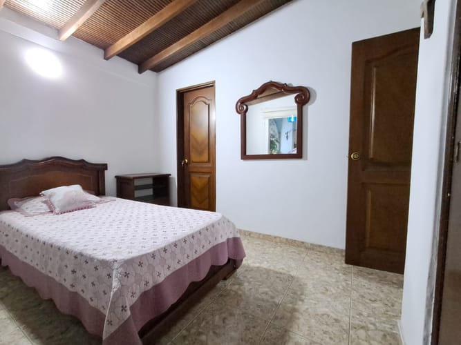 Casa de 5 alcobas en venta en La Castellana, Medellín · foto 16 de 24