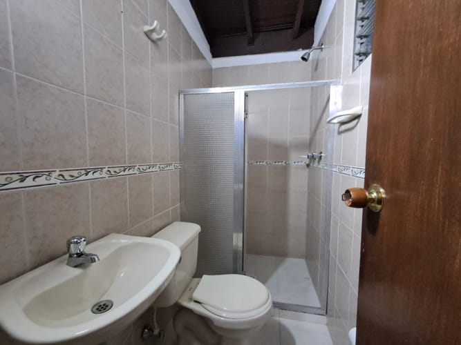 Casa de 5 alcobas en venta en La Castellana, Medellín · foto 17 de 24