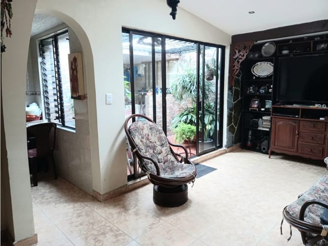Casa de 5 alcobas en venta en Nueva Tequendama, Cali, 140 m² · foto 2 de 24