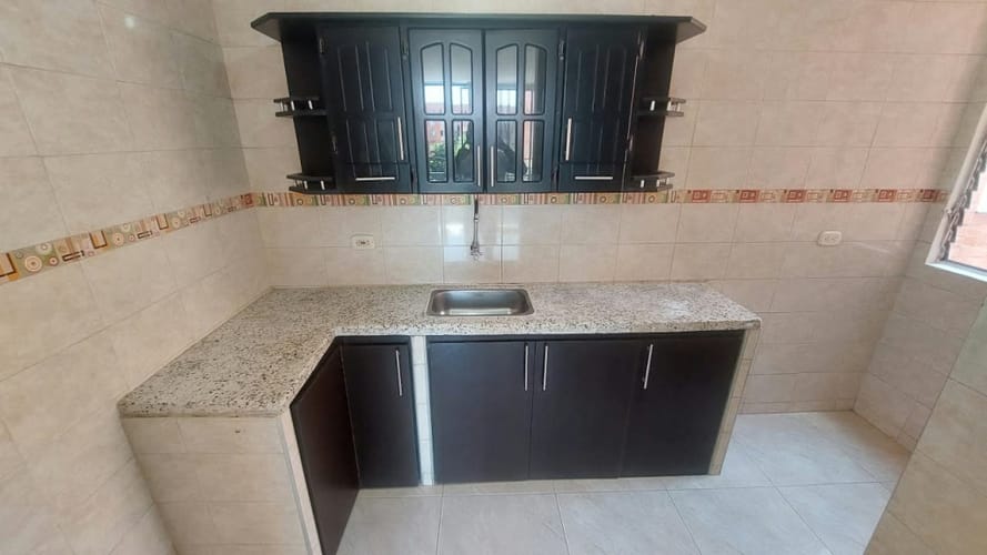Apartamento de 3 alcobas en venta en Promociones Populares B, Cali, 45 m² · foto 2 de 11