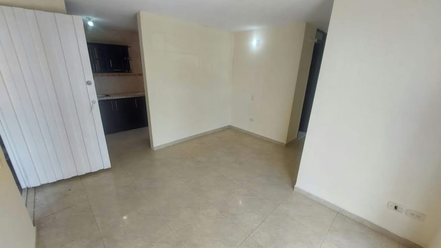 Apartamento de 3 alcobas en venta en Promociones Populares B, Cali, 45 m² · foto 4 de 11