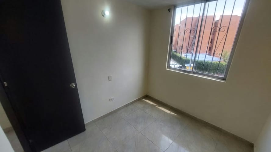 Apartamento de 3 alcobas en venta en Promociones Populares B, Cali, 45 m² · foto 6 de 11