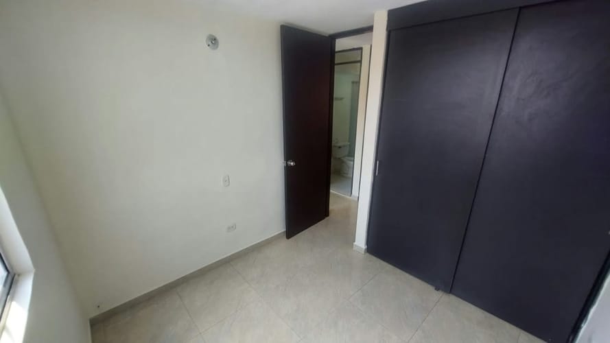 Apartamento de 3 alcobas en venta en Promociones Populares B, Cali, 45 m² · foto 8 de 11
