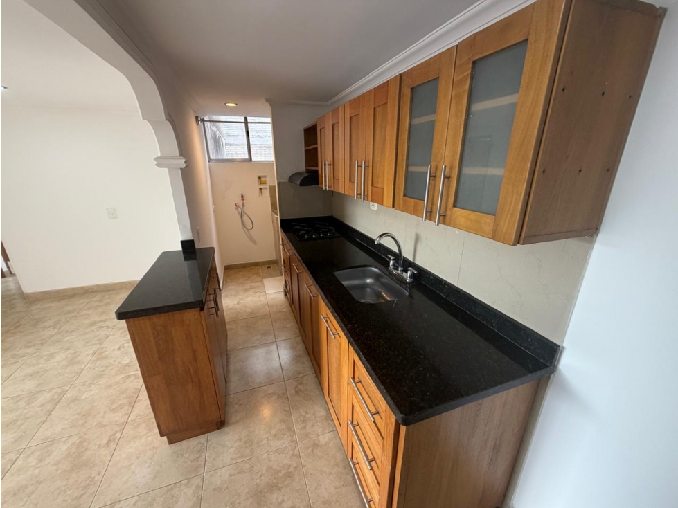 Apartamento en arriendo en Los Colores, Medellín · foto 4 de 16