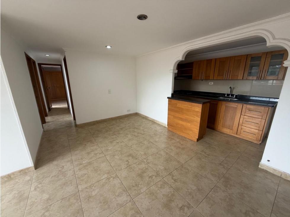 Apartamento en arriendo en Los Colores, Medellín · foto 5 de 16