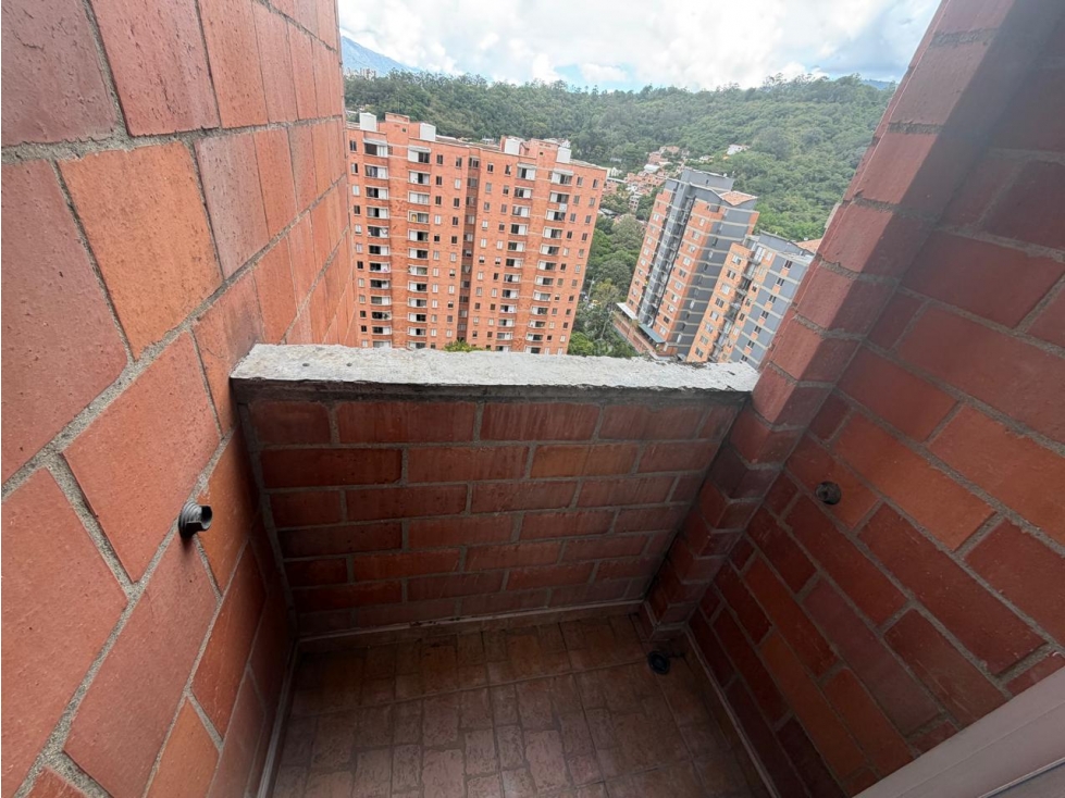 Apartamento en arriendo en Los Colores, Medellín · foto 13 de 16