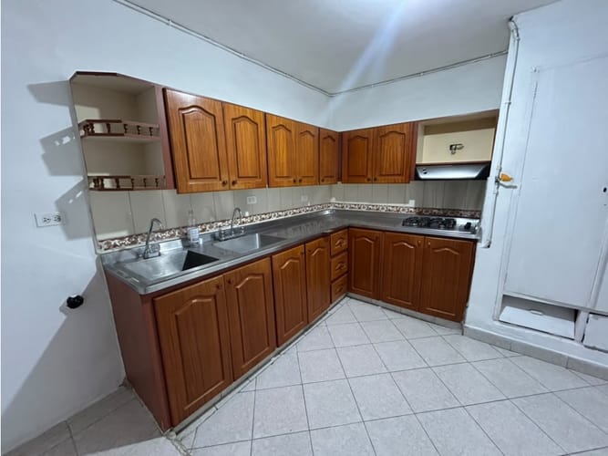 Casa de 3 alcobas en venta en La Milagrosa, Medellín, 116 m² · foto 3 de 16