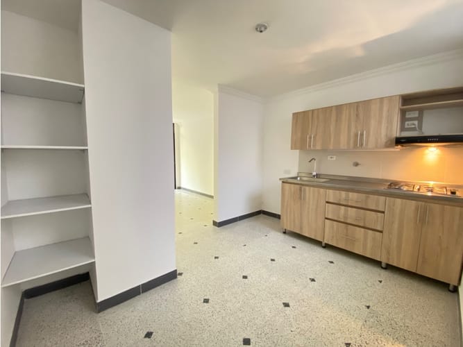 Apartamento de 3 alcobas en arriendo en La Castellana, Medellín, 75 m² · foto 2 de 11