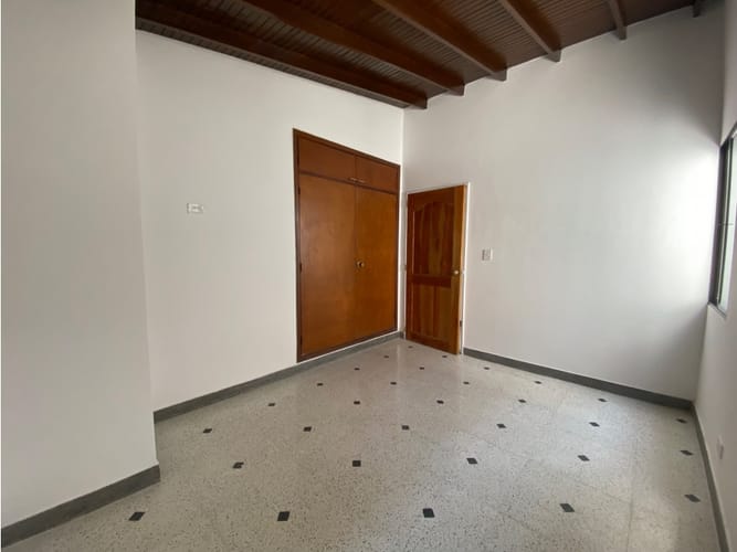 Apartamento de 3 alcobas en arriendo en La Castellana, Medellín, 75 m² · foto 5 de 11
