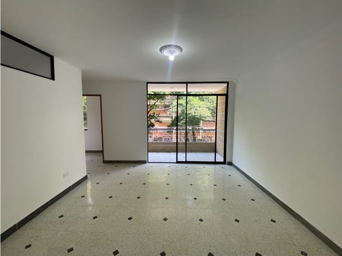 Apartamento de 3 alcobas en arriendo en La Castellana, Medellín, 75 m² · foto 9 de 11