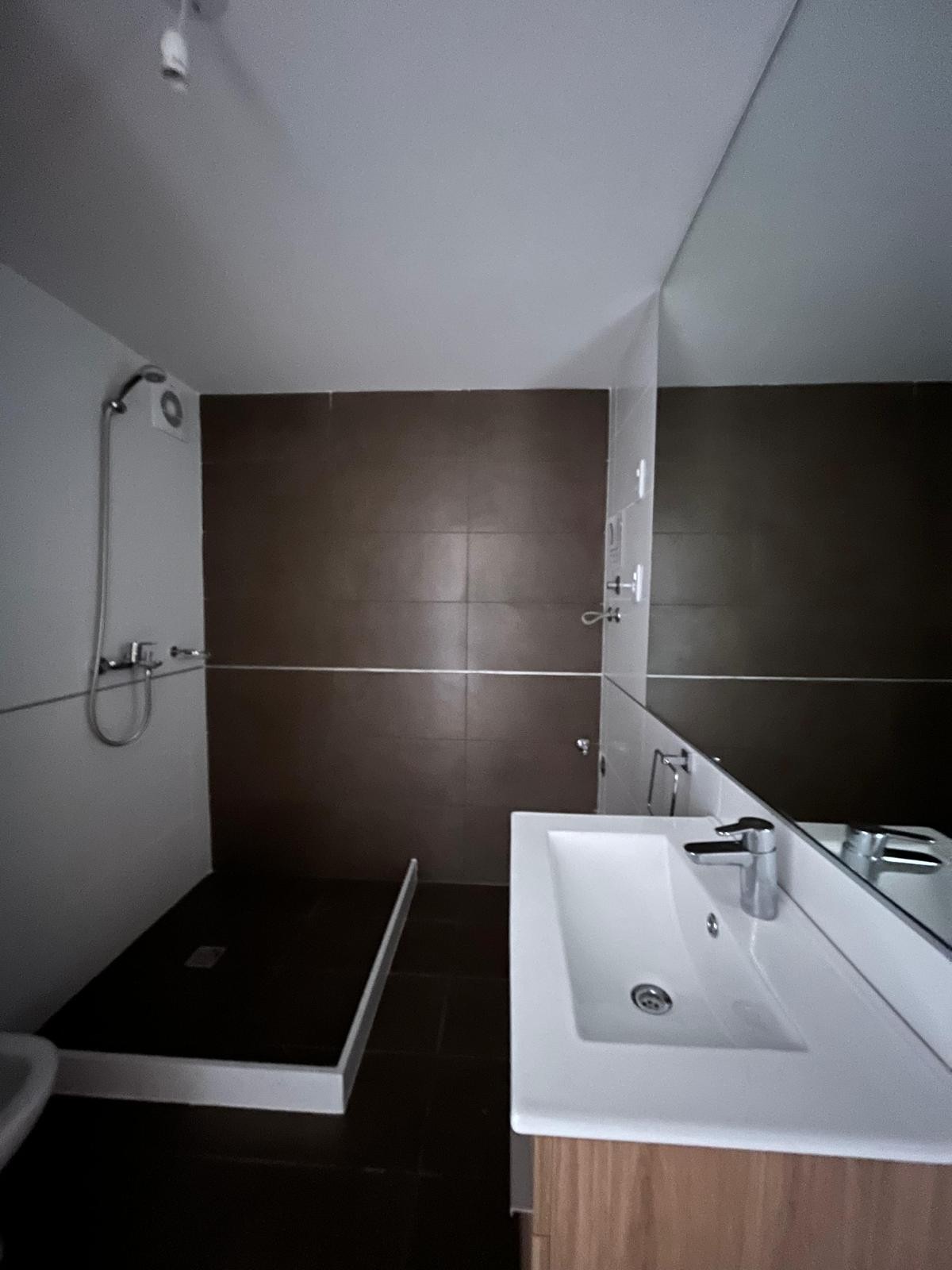 Monoambiente para Alquiler en Ventura Boulevard: Vive la Modernidad con Espacios Compartidos Premium. · Foto 3