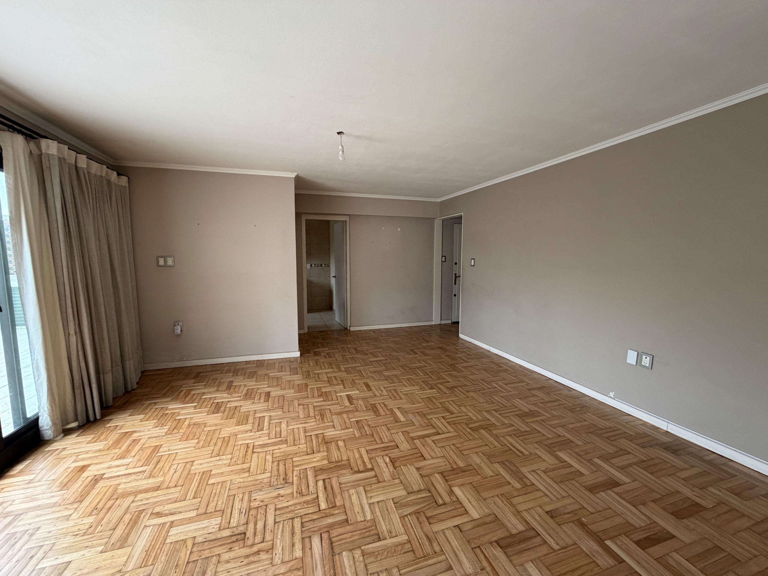 Apartamento en alquiler 2 dormitorios con gran terraza y cochera en el Centro · Foto 3