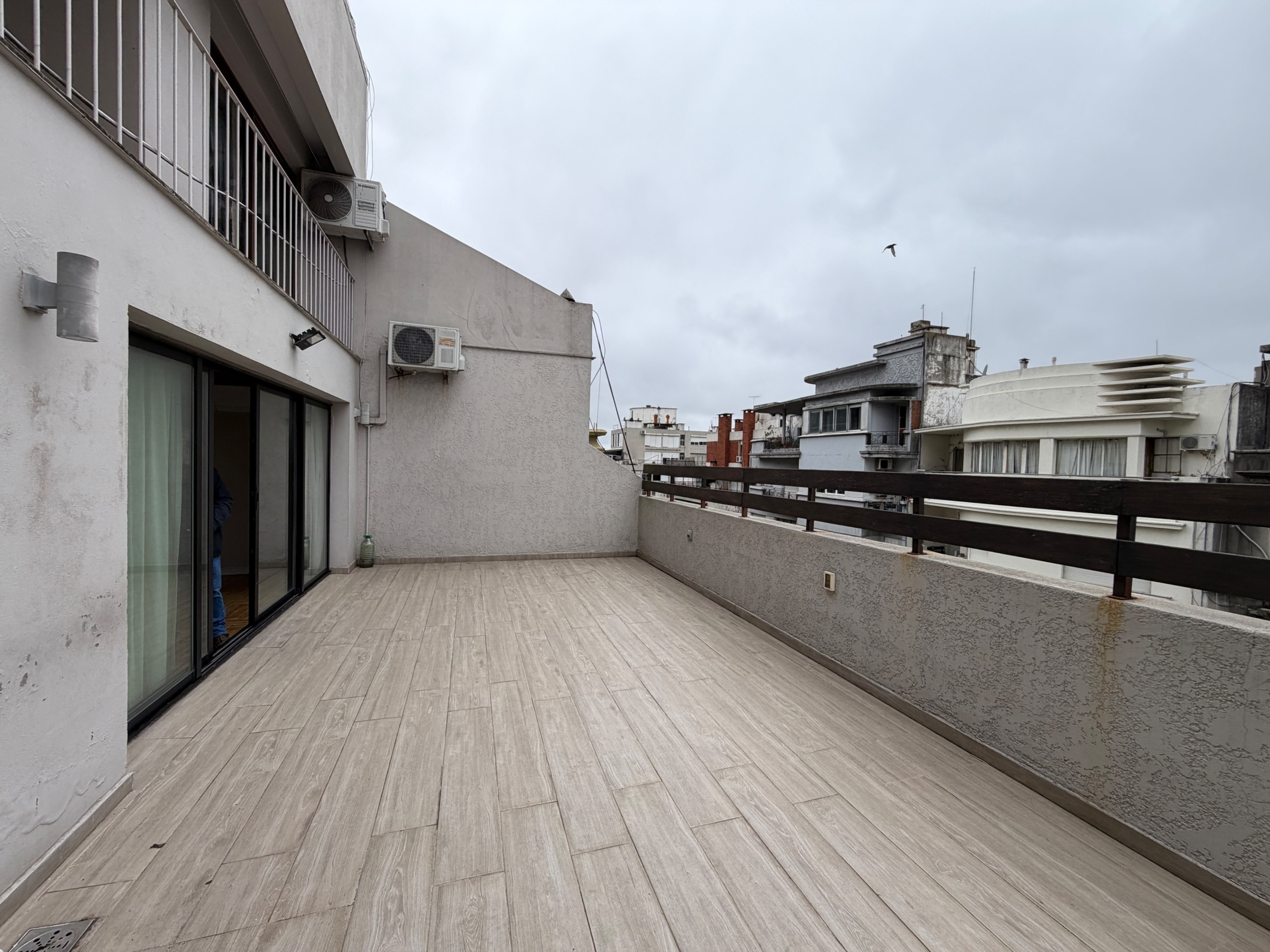 Apartamento en alquiler 2 dormitorios con gran terraza y cochera en el Centro · Foto 5