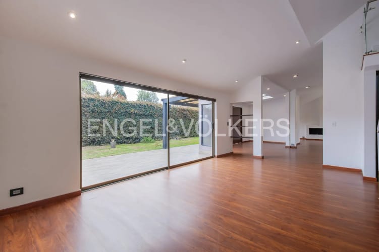 Casa en venta en Guaymaral, Bogotá · foto 3 de 17