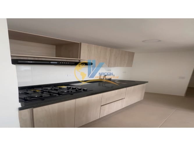 Apartamento de 3 alcobas en venta en Conjunto Residencial Altos De Fontana, Bucaramanga, 75 m² · foto 2 de 16