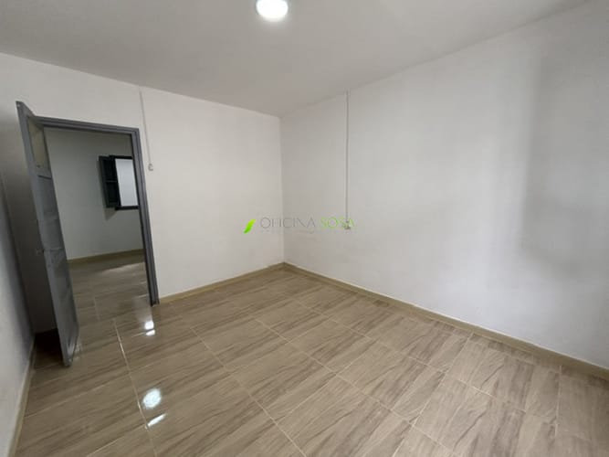 Oficina Sosa Prado - Balbin y Vallejo apartamento reciclado interior por corredor al fondo en planta baja sin gastos comunes · Foto 2
