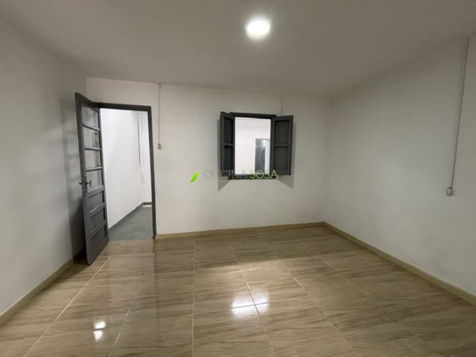 Oficina Sosa Prado - Balbin y Vallejo apartamento reciclado interior por corredor al fondo en planta baja sin gastos comunes · Foto 3