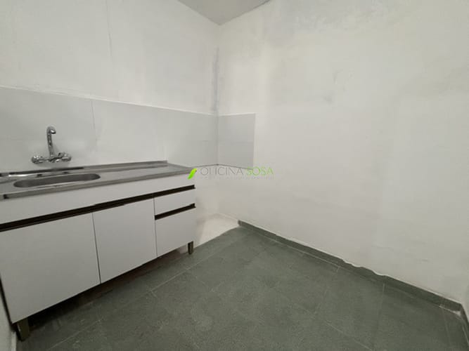 Oficina Sosa Prado - Balbin y Vallejo apartamento reciclado interior por corredor al fondo en planta baja sin gastos comunes · Foto 6