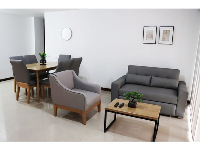 Apartamento de 3 alcobas en arriendo en Laureles, Medellín, 156 m² · foto 2 de 13