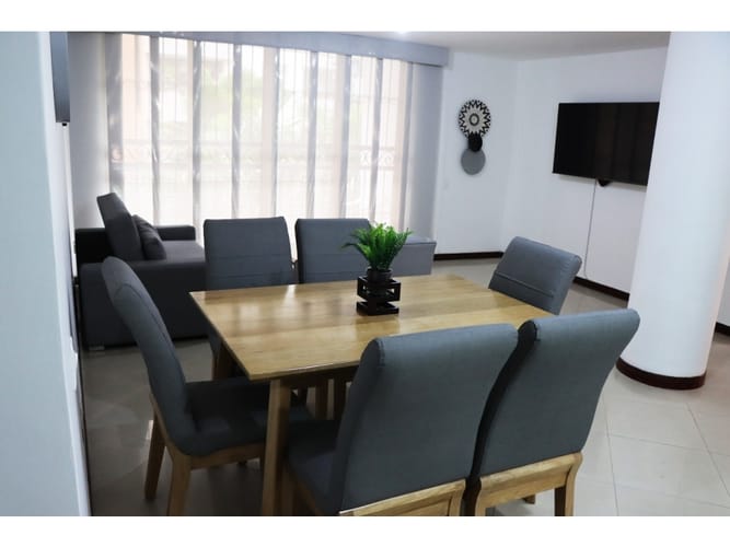 Apartamento de 3 alcobas en arriendo en Laureles, Medellín, 156 m² · foto 3 de 13