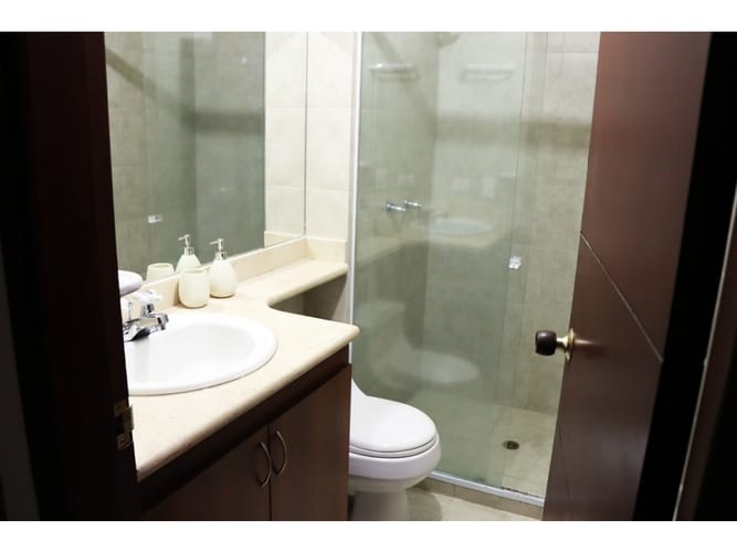 Apartamento de 3 alcobas en arriendo en Laureles, Medellín, 156 m² · foto 9 de 13