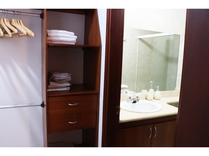 Apartamento de 3 alcobas en arriendo en Laureles, Medellín, 156 m² · foto 10 de 13