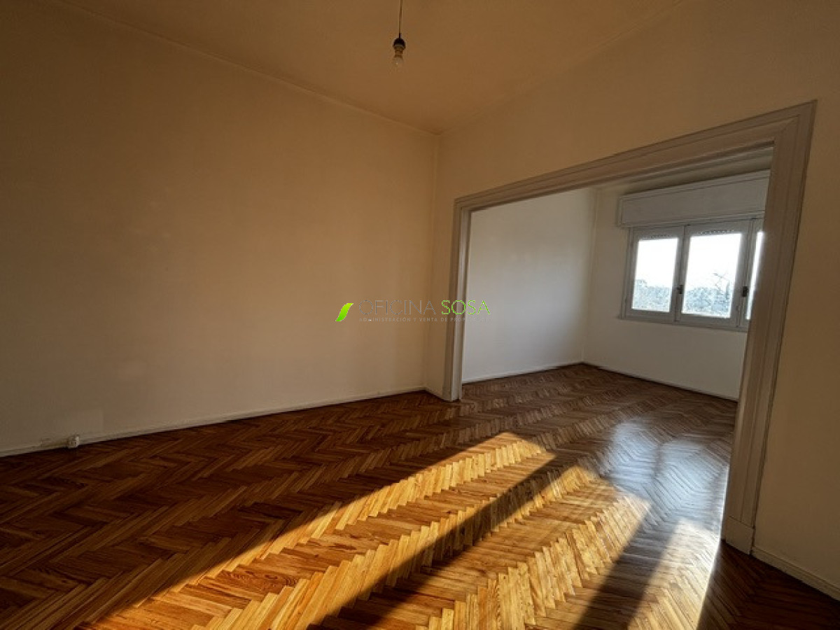 Oficina Sosa Prado - Bulevar y Agraciada Excelente construcción muy amplio 2 baños, balcón muy soleado, bajos gastos comunes · Foto 3