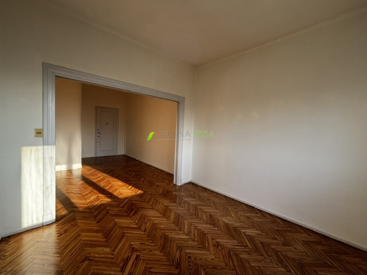 Oficina Sosa Prado - Bulevar y Agraciada Excelente construcción muy amplio 2 baños, balcón muy soleado, bajos gastos comunes · Foto 4