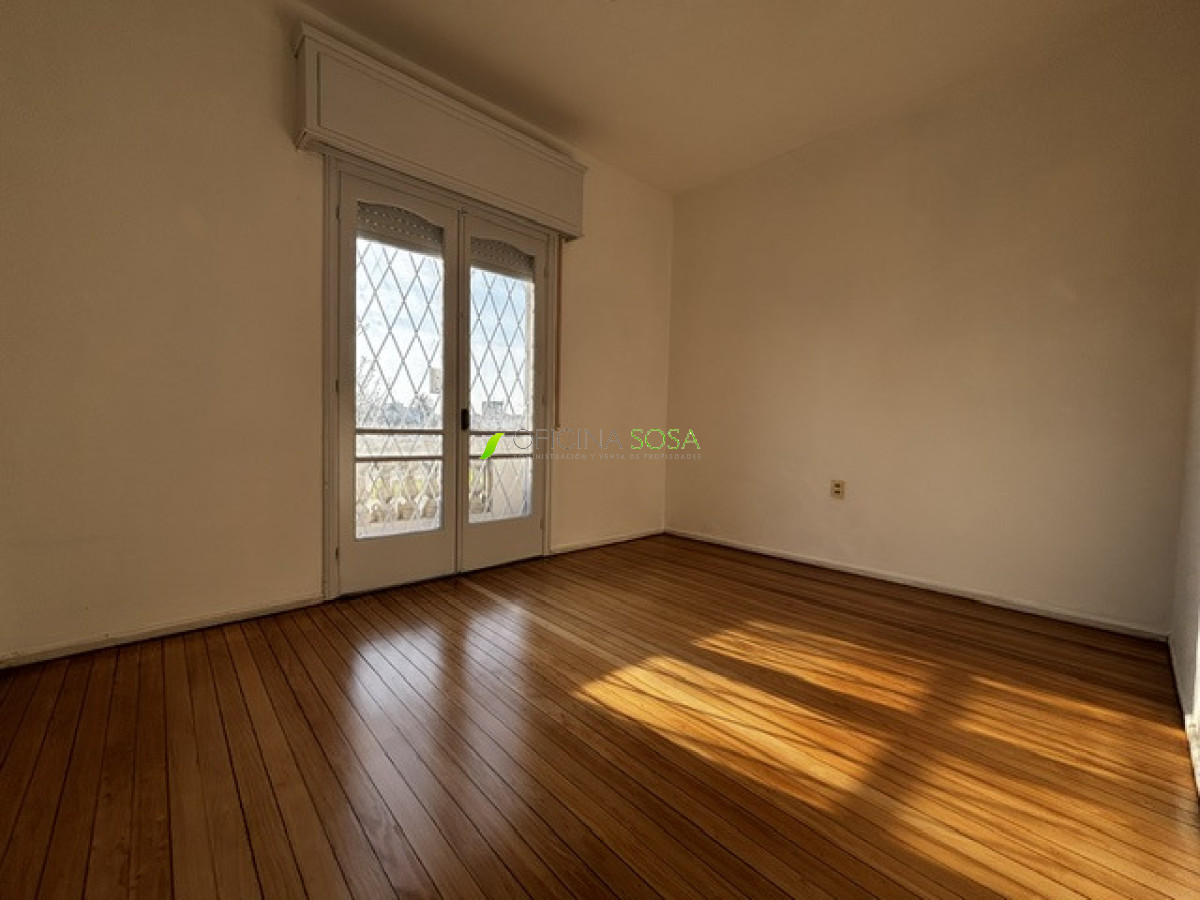 Oficina Sosa Prado - Bulevar y Agraciada Excelente construcción muy amplio 2 baños, balcón muy soleado, bajos gastos comunes · Foto 5