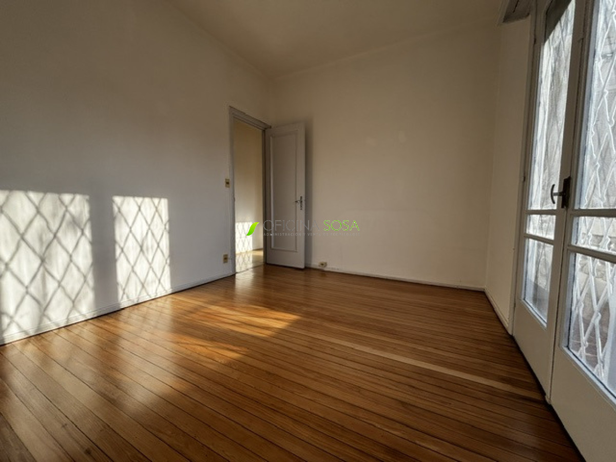 Oficina Sosa Prado - Bulevar y Agraciada Excelente construcción muy amplio 2 baños, balcón muy soleado, bajos gastos comunes · Foto 6