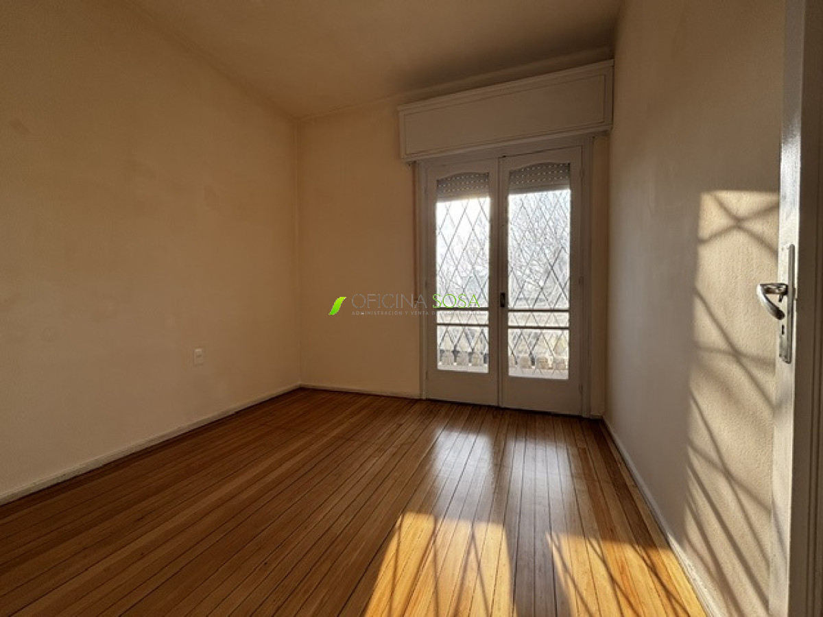 Oficina Sosa Prado - Bulevar y Agraciada Excelente construcción muy amplio 2 baños, balcón muy soleado, bajos gastos comunes · Foto 7