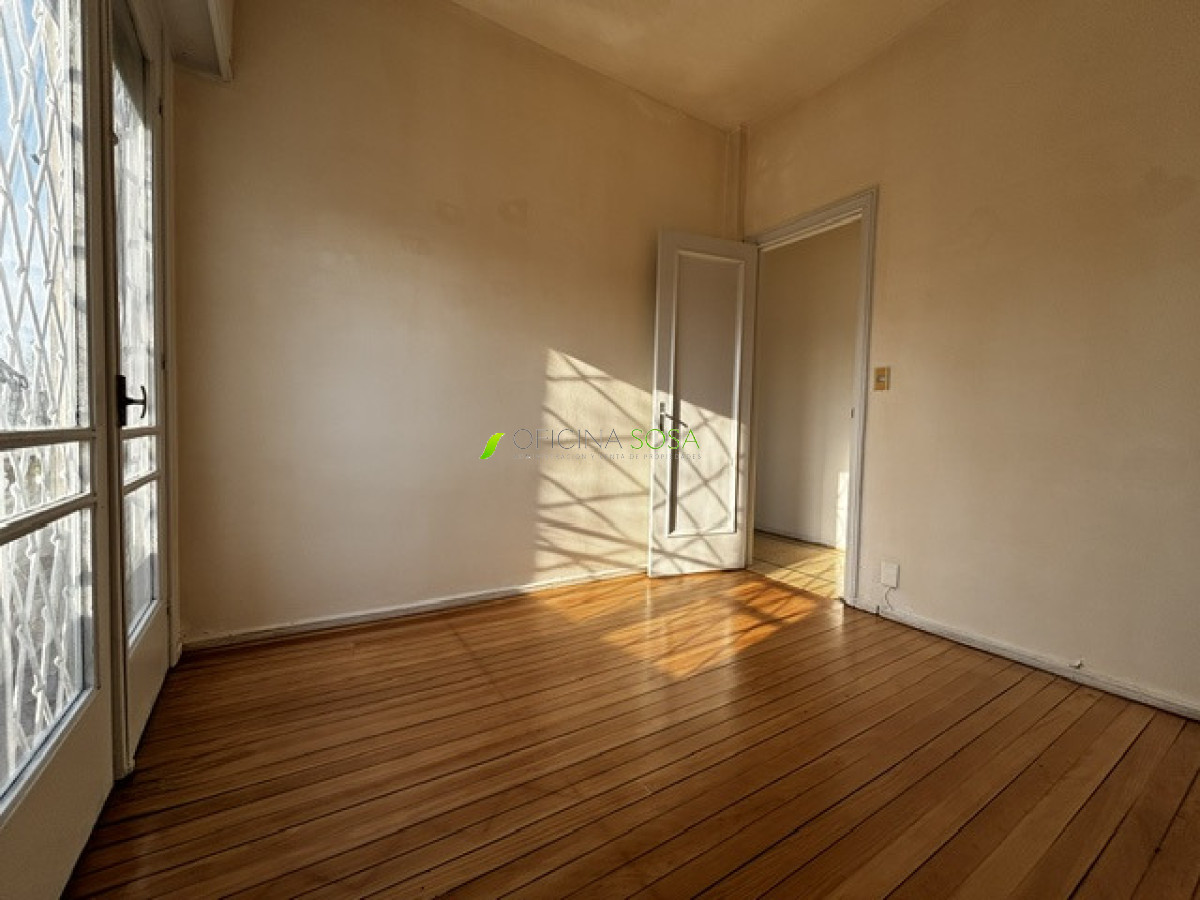 Oficina Sosa Prado - Bulevar y Agraciada Excelente construcción muy amplio 2 baños, balcón muy soleado, bajos gastos comunes · Foto 8