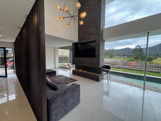 Casa de 6 alcobas en venta en Cota, 750 m² · foto 3 de 10
