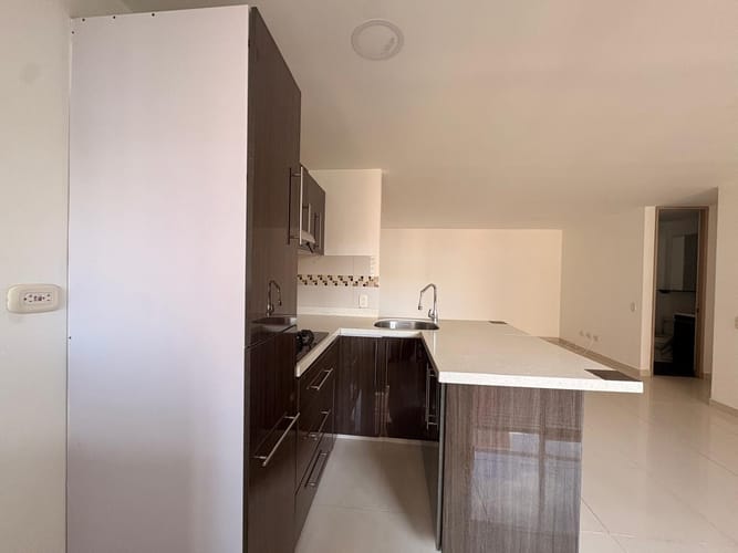 Apartamento de 3 alcobas en venta en San Jose, Sabaneta, 76 m² · foto 4 de 13