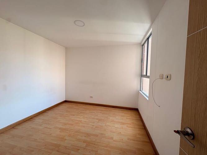 Apartamento de 3 alcobas en venta en San Jose, Sabaneta, 76 m² · foto 11 de 13