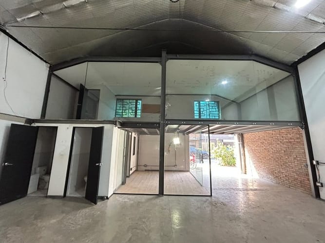 Bodega en arriendo en La Magnolia, Envigado, 230 m² · foto 2 de 6