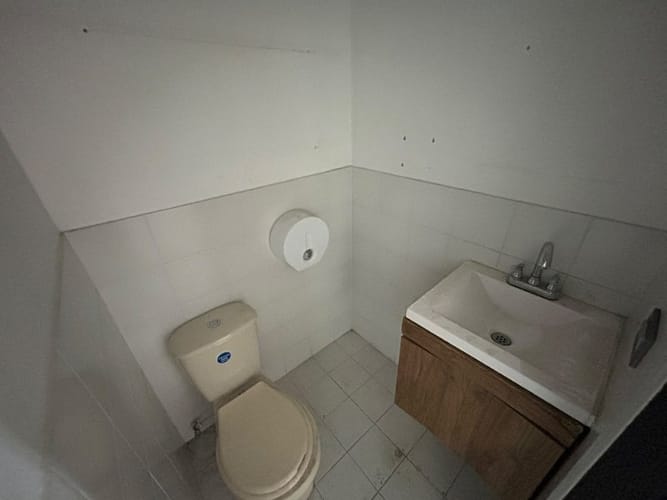 Bodega en arriendo en La Magnolia, Envigado, 230 m² · foto 5 de 6
