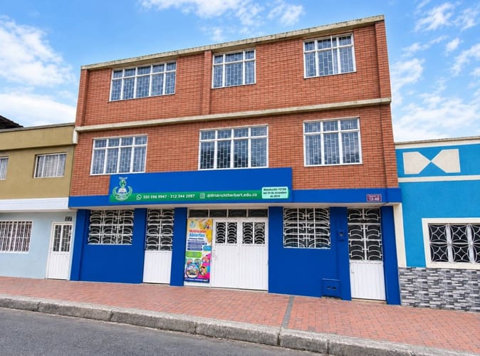 Casa de 9 alcobas en venta en Ciudad Verde, Soacha, 431 m² · foto 2 de 24