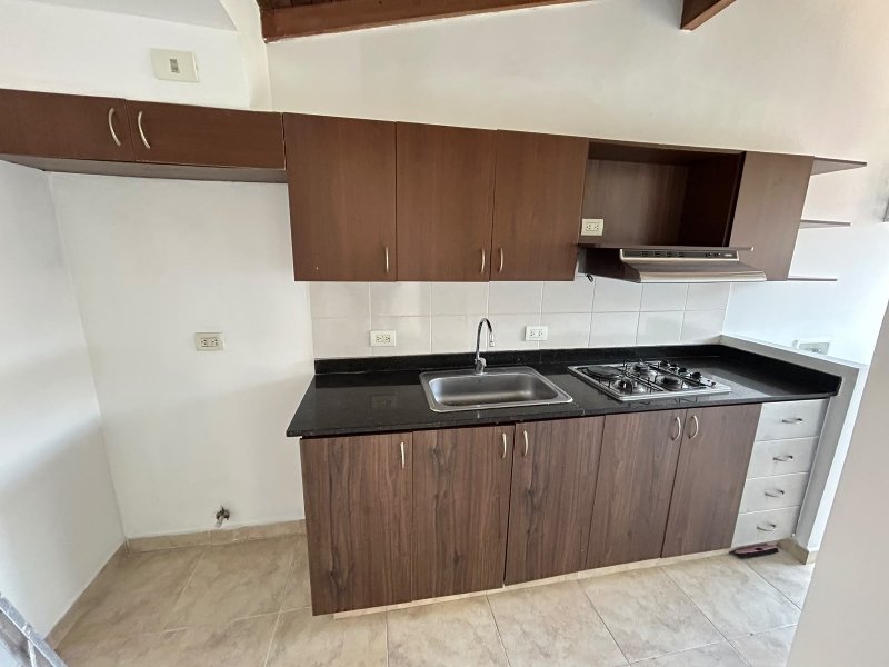 Apartamento en arriendo en Uribe Angel, Envigado · foto 3 de 16