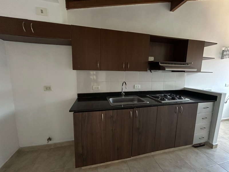 Apartamento en arriendo en Uribe Angel, Envigado · foto 4 de 16