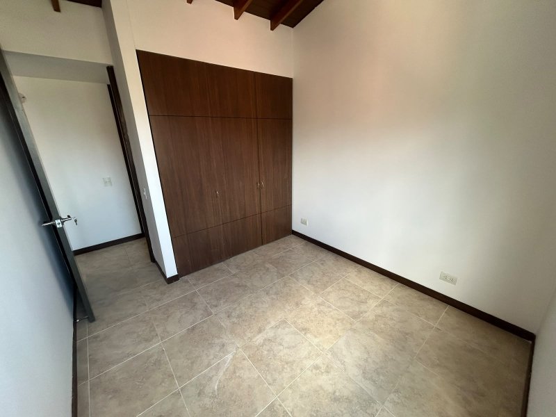 Apartamento en arriendo en Uribe Angel, Envigado · foto 5 de 16