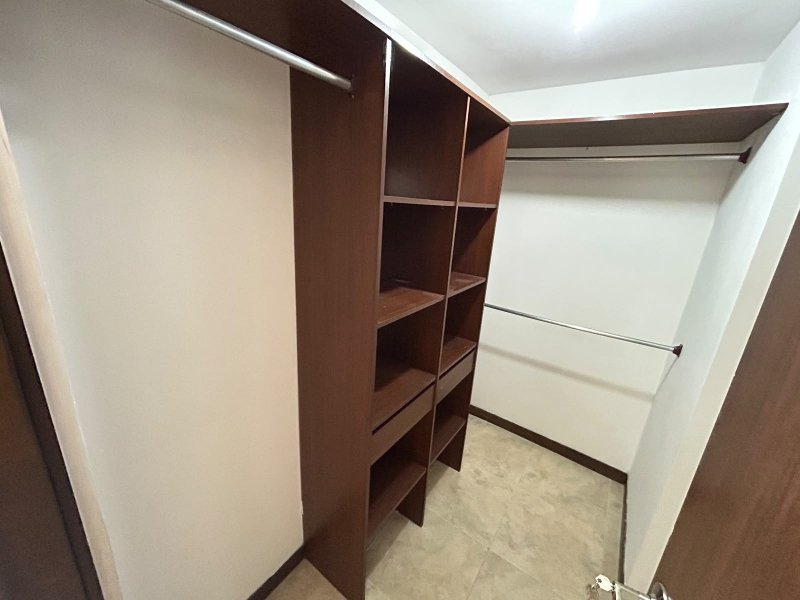 Apartamento en arriendo en Uribe Angel, Envigado · foto 8 de 16