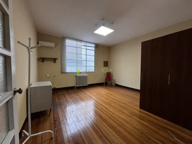 Oficina Sosa Prado - Oficina en 25 de Mayo esquina Misiones de 30mts2 con baño propio y porteria, amplio y en buien estado · Foto 2