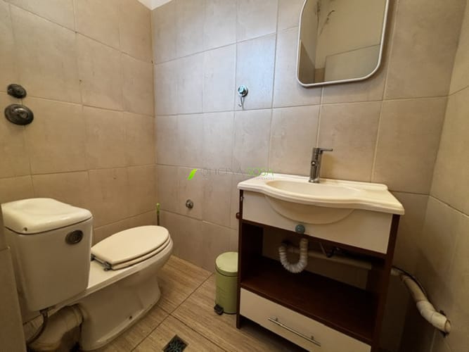Oficina Sosa Prado - Oficina en 25 de Mayo esquina Misiones de 30mts2 con baño propio y porteria, amplio y en buien estado · Foto 6