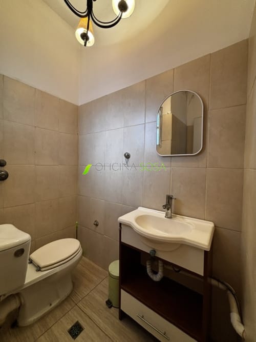 Oficina Sosa Prado - Oficina en 25 de Mayo esquina Misiones de 30mts2 con baño propio y porteria, amplio y en buien estado · Foto 7
